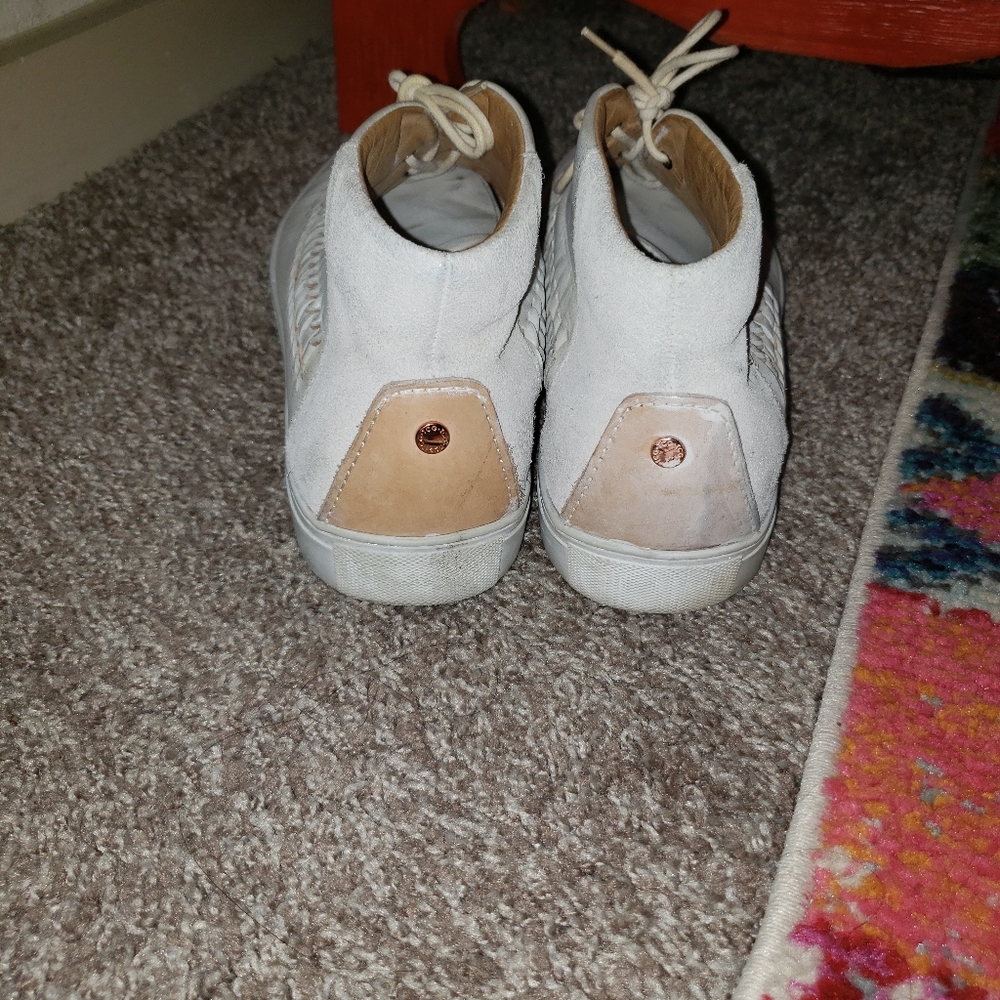 Shoes - Picture 4 of 5